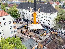 220430 Raetzke HIER MITTENMANG MOLTKEBRUECKE 0512 v2 220430 Raetzke HIER MITTENMANG MOLTKEBRUECKE 0512 v2